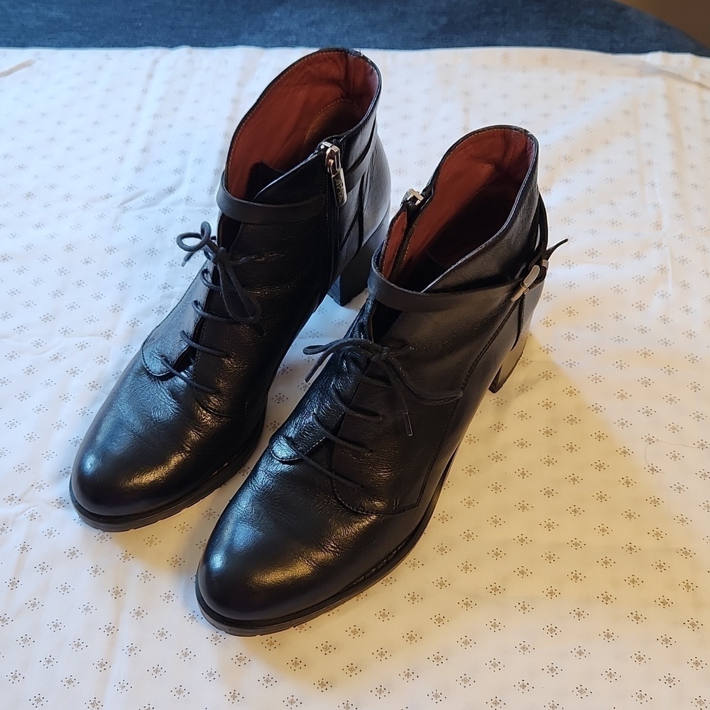 Apia black leather lace-up and zip closure buckled heeled  ankle boots sz 40/9.5